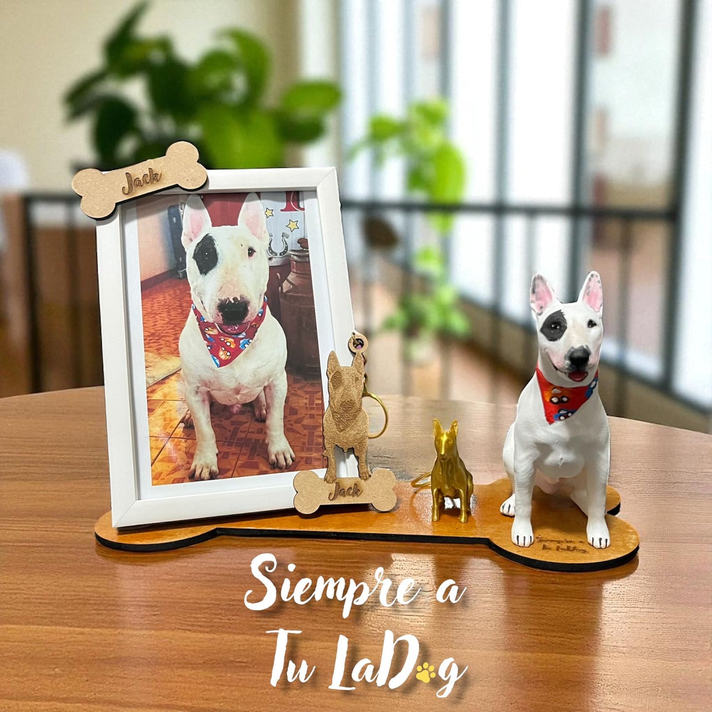 Replica de Mascota con Base en forma de Hueso y Foto