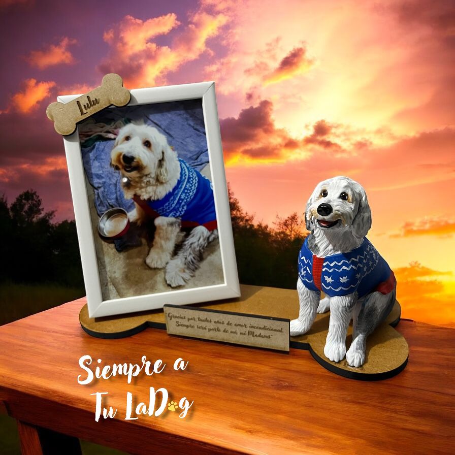 Replica de Mascota con Base en forma de Hueso y Foto